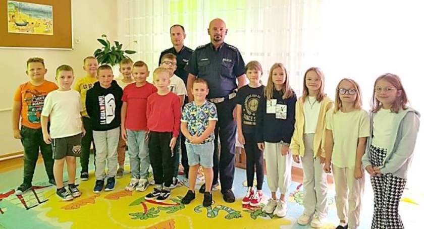 Szydłowieccy policjanci odwiedzili szkoły i przedszkola