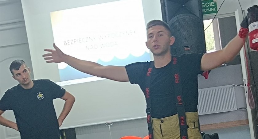 Strażacy z Nowego Dworu odwiedzili uczniów