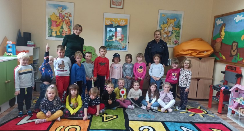 Policjantka odwiedziła przedszkole w Orońsku. O czym rozmawiała z dziećmi?