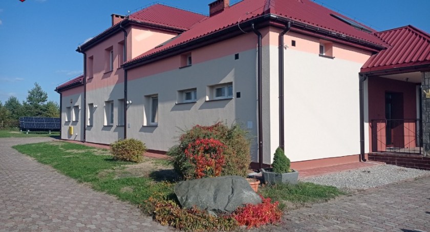 Nowoczesny i oszczędny budynek szkoły w Nowym Dworze