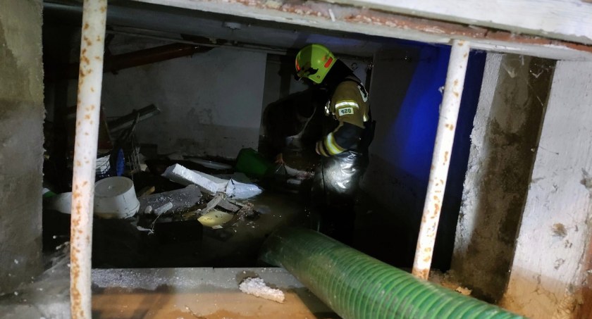 Piwnica pod piekarnią w Orońsku zalana! Interweniowała straż