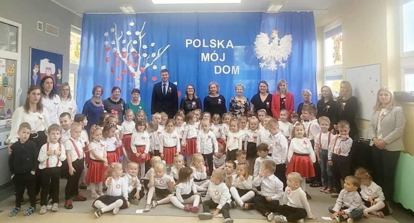 Patriotyczny występ w przedszkolu w Orońsku