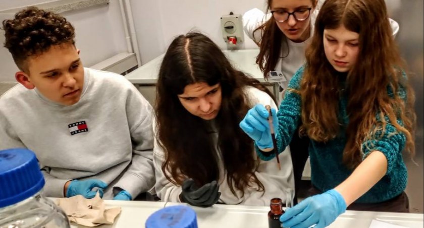 Noc Biologów z udziałem szydłowieckich uczniów