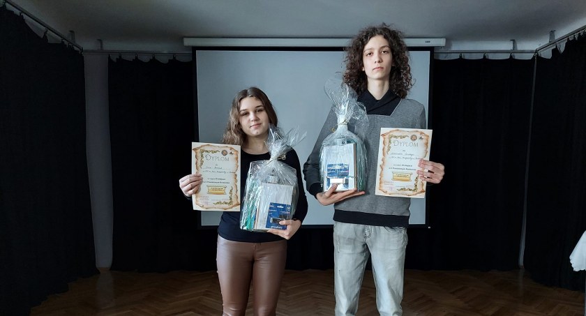 Oliwia i Aleksander ze szkoły w Pawłowie laureatami konkursu polonistyczsnego