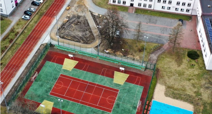 Co nowego powstaje na terenie obiektów sportowych Zespołu Szkół Ogólnokształcących w Szydłowcu?