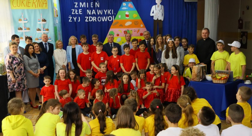 Mecz piłkarski i inne atrakcje - jak szkoła w Gąsawach Rządowych promuje zdrowie