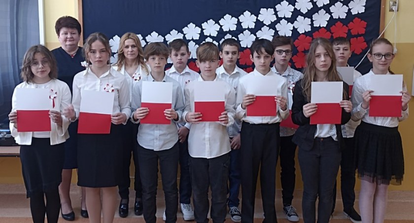 Uczniowie Publicznej Szkoły Podstawowej im. ks. Bonawentury Stachury uczcili 232. rocznicę uchwalenia Konstytucji 3 Maja