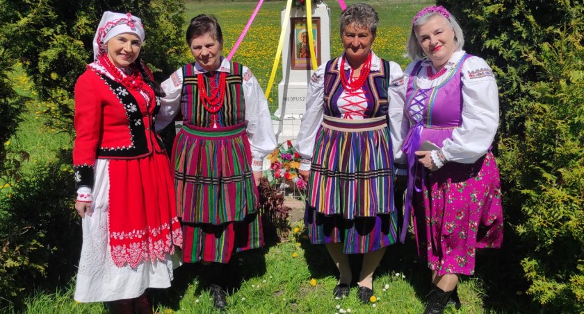 Kapliczki na Ziemi Szydłowieckiej - świadectwo wiary i tradycji