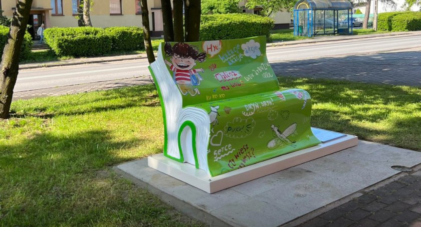 Zaczytana Ławka - Nowy symbol czytelnictwa w Gminie Szydłowiec