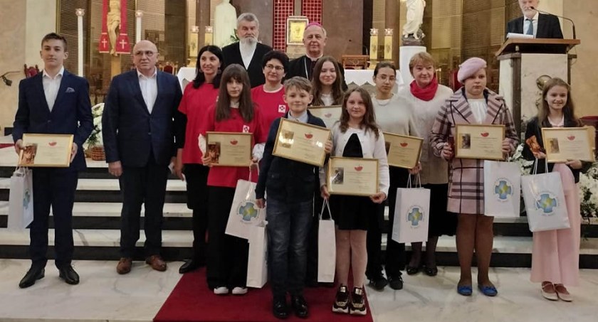 Literacka pasja nagradzana: Wyróżnienia dla młodych autorów z Szydłowca
