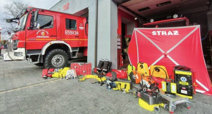 Wsparcie dla strażaków ochotników: Modernizacja strażnic i nowe pojazdy w powiecie szydłowieckim
