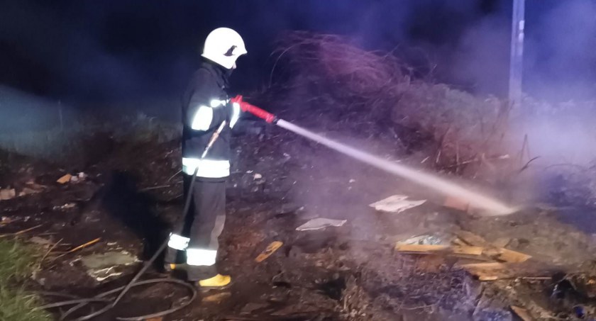 Pożar w Łaziskach: Strażacy podjęli skuteczną interwencję