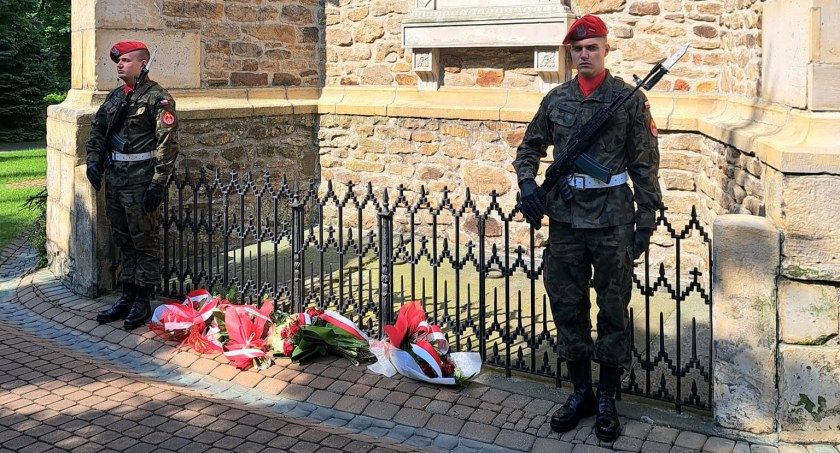 Pieszy Rajd Pamięci w Szydłowcu: Upamiętnienie Oddziału Żandarmerii Narodowej