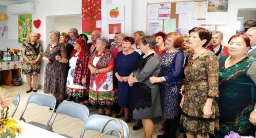 Seniorzy z Szydłowca, Mirowa, Orońska i Jastrzębia z finansowym wsparciem 