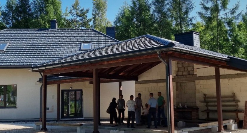 Odbiór kolejnych prac przy budowie świetlicy wiejskiej w Ciechostowicach