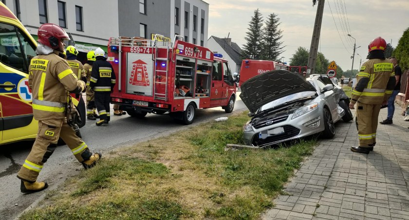 Wypadek drogowy w Orońsku: OSP i JRG Szydłowiec na miejscu w mgnieniu oka