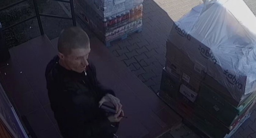 Poszukiwany sprawca kradzieży artykułów spirytusowych i tytoniowych: Policja w Szydłowcu publikuje wizerunek