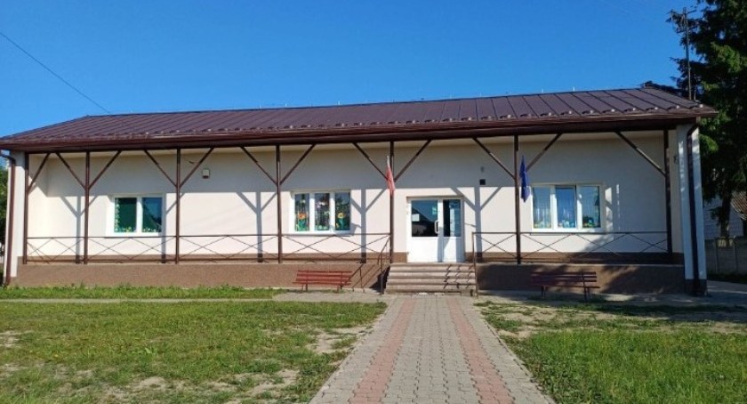 Apel dyrektora szkoły w Wałsnowie: Zatrzymajcie dewastację placu zabaw i boiska