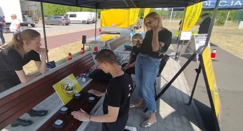 Symulatory jazdy i edukacja dla bezpiecznych dróg - Fundacja PRODRIVER w Szydłowcu!