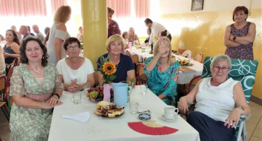 Szydłowiec. Pożegnanie z piątką... Uroczyście i dowcipnie