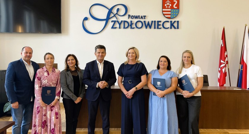 Ślubowanie i awanse zawodowe nauczycieli z powiatu szydłowieckiego