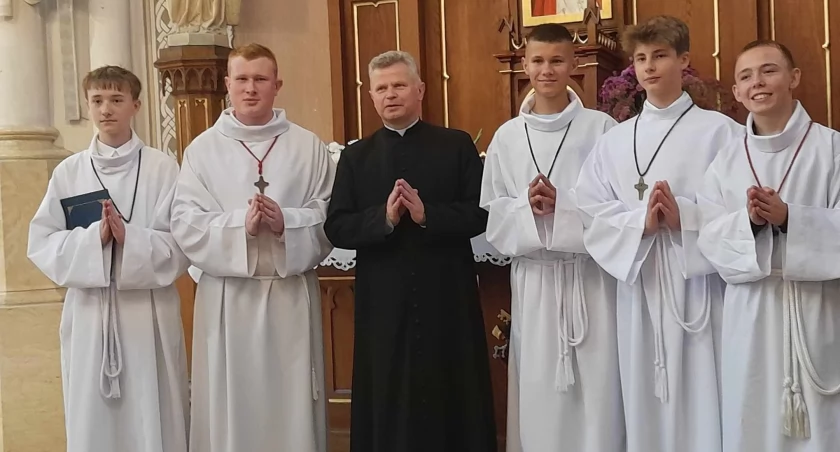 Nowi lektorzy i ceremoniarze z szydłowieckiej parafii