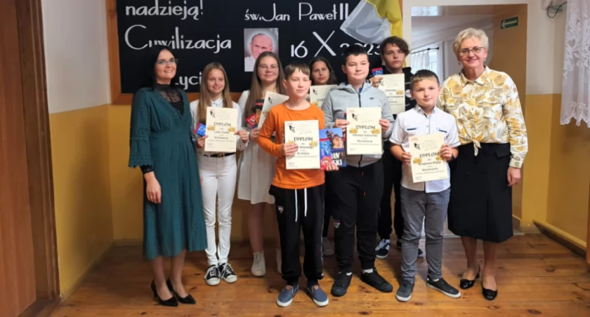 Dzień Papieski w szkole w Ciepłej