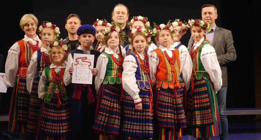 II miejsce dla Radosnych Nutek z Mirowa na III Regionalnym Przeglądzie Pieśni Patriotycznych w Kielcach