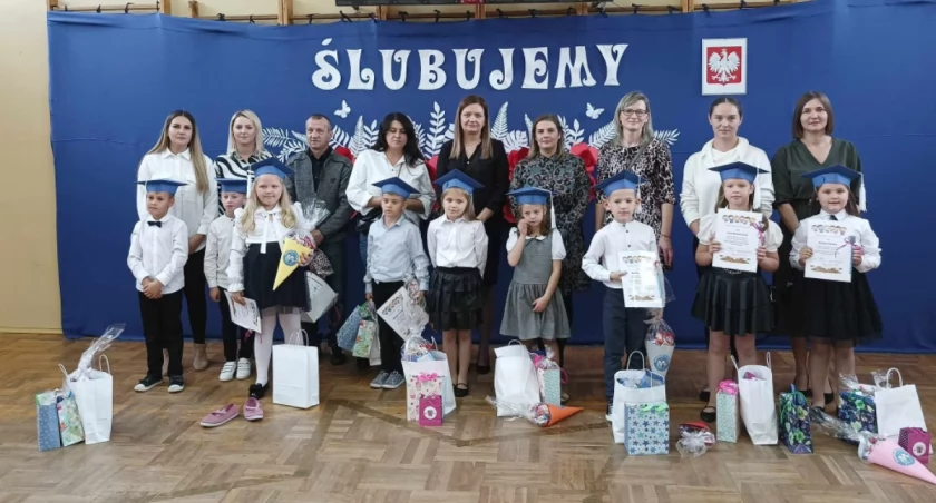 Pasowanie na uczniów w Szkole Podstawowej w Wałsnowie