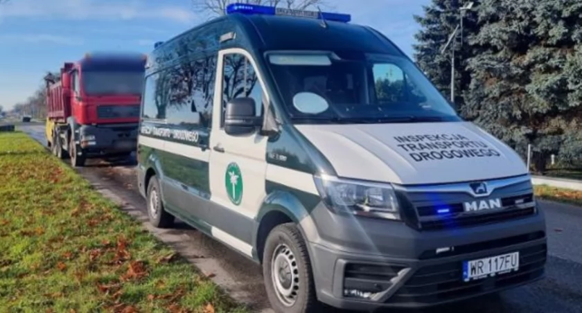 W Świerczku Inspekcja Ruchu Drogowego zatrzymała wywrotkę. Dlaczego?