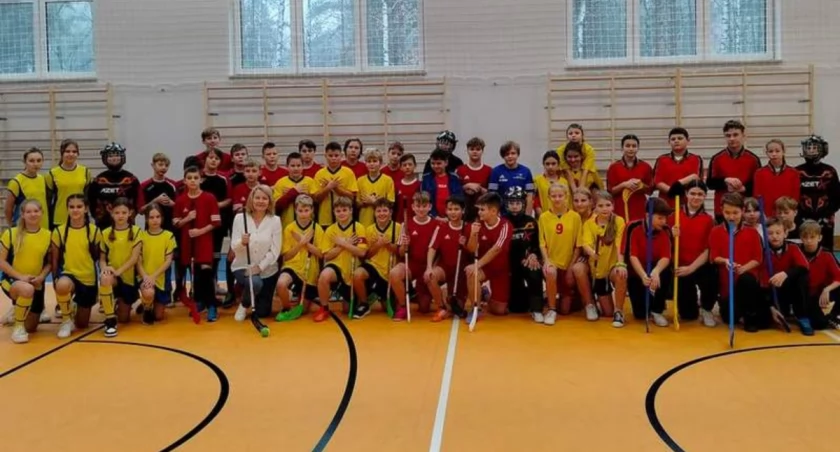 Uczniowie z Gąsaw Rządowych wygrali wszystkie mecze w unihokeju!