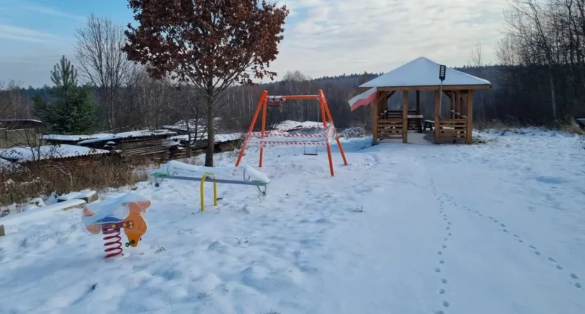 Udane zakończenie inwestycji! Nowy plac zabaw w Łazach!
