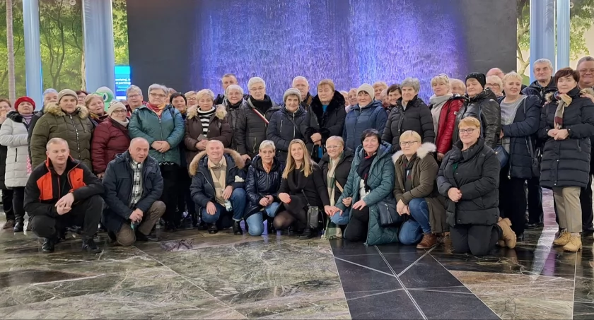 Niezapomniany wyjazd Seniorów z Stowarzyszenia Aktywny Senior z Mirowa do Niepokalanowa