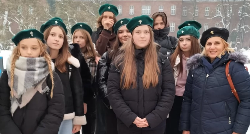 Harcerze z Orońska przynoszą Betlejemskie Światło Pokoju z Krakowa