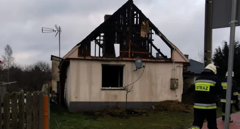 Budki. Dom Mateusza i Wioletty spłonął tydzień przed świętami! Trwa zbiórka na odbudowę