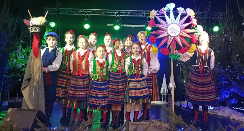 Wieczór Kolęd i Pastorałek na III Powiatowym Przeglądzie w szkole im. KOP w Szydłowcu
