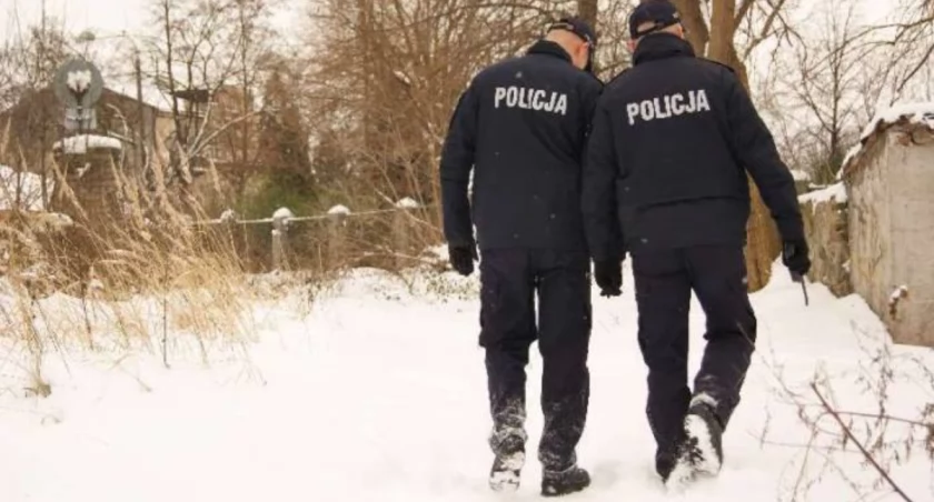 Policjanci uratowali życie kobiety z 3,8 promilami alkoholu we krwi! Apelujemy: Nie przechodźmy obok nich obojętnie