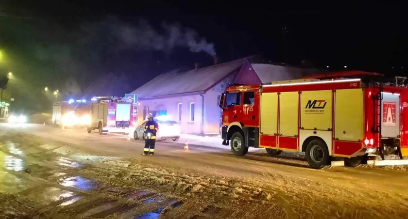 Pożar w Jastrzębiu. W akcji straż pożarna i policja