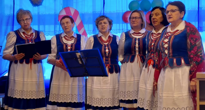 Kumosie z Sadku odwiedziły przedszkolaków w Szydłowcu