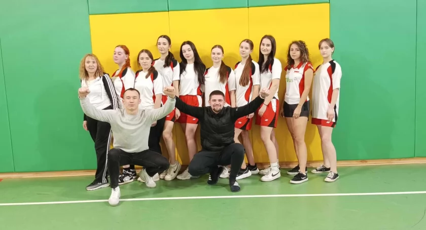 Dziewczęta z ZS im. KOP w Szydłowcu zwyciężyły w powiatowych zawodach w siatkówkę