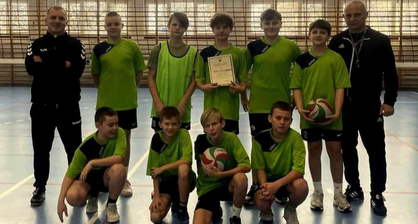 Szydłowiec. I miejsce w finale powiatowym chłopców z jedynki