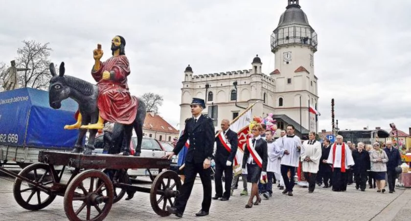 Niedziela Palmowa w Szydłowcu. Procesja z figurą Chrystusa i kiermasz wielkanocny