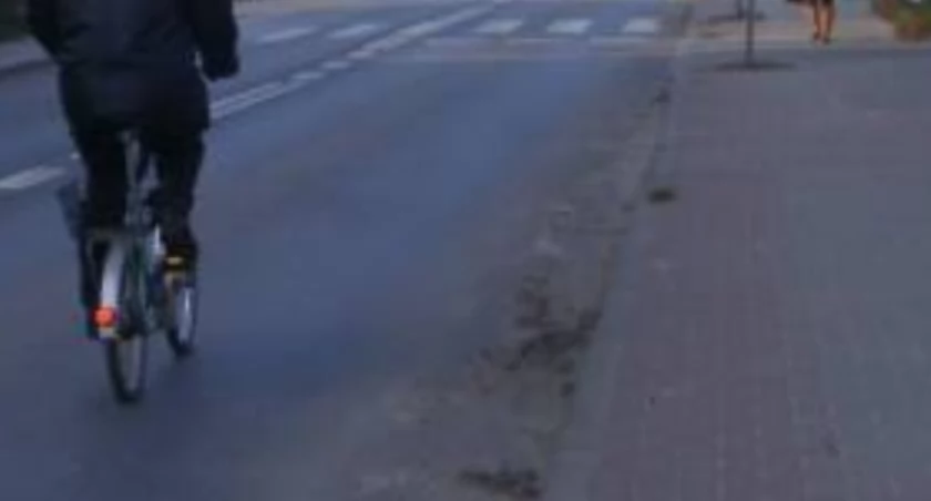 Radny Marek Sokołowski w sprawie ścieżki pieszo-rowewrowej przy drodze powiatowej Szydłowiec - Majdów