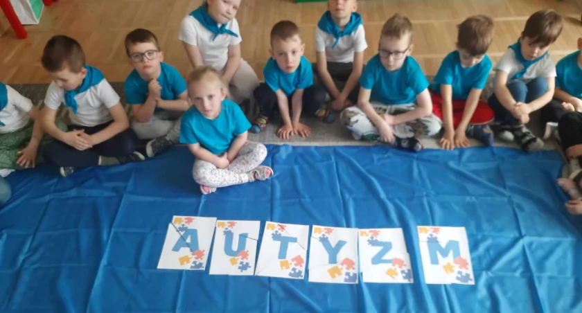 Niebieskie Igrzyska w Przedszkolu Samorządowym Mali Odkrywcy w Szydłowcu
