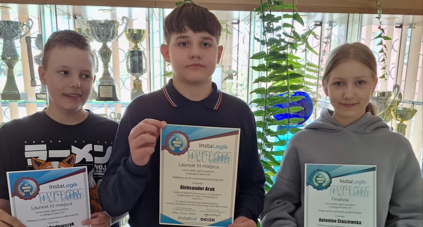 Maciej, Aleksander i Antonina z Szydłowca i ich sukcesy w ogólnopolskim konkursie matematyczno-informatycznym