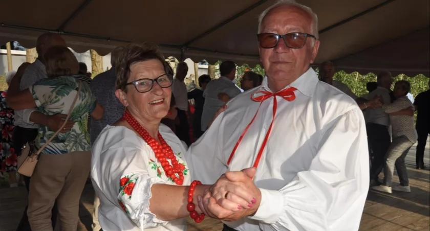 Chronów tańczył w rytm muzyki tradycyjnej. Międzypokoleniowe spotkanie zorganizowane przez Stowarzyszenie Odnowy i Rozwoju Gminy Orońsko