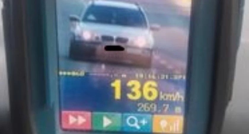 Dostali po 3.000 i 5.000 zł mandatu! Policjanci z Szydłowca podsumowali działania Prędkość