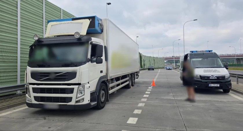 Niesprawne i przeładowane ciężarówki wycofane z ruchu koło Szydłowca przez Inspekcję Transportu Drogowego
