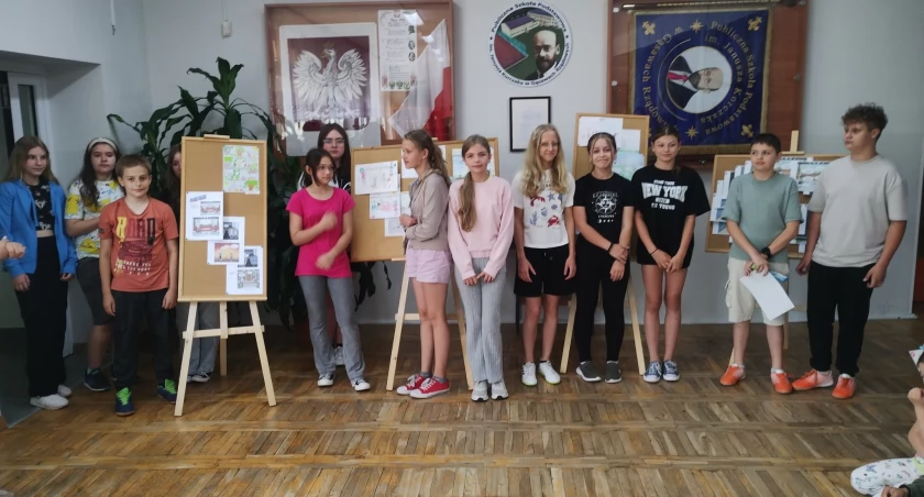 Konkurs językowo-graficzny w szkole w Gąsawach Rządowych