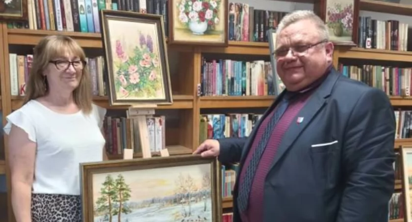 Z uczuć i wyobraźni… - wystawa prac Stefanii Wójcik w bibliotece 